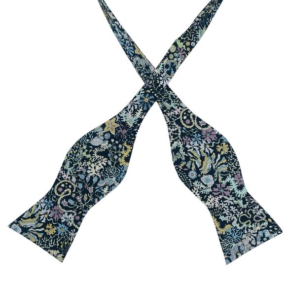 Tommy Hilfiger Men’s Sea Coral Reef Pattern Blue Silk Bow Tie - Picture 1 of 4